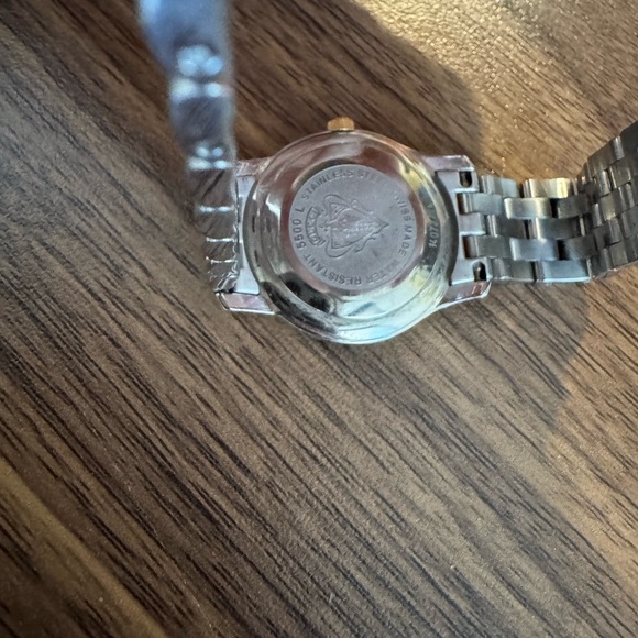 Vintage Gucci 5500L Women’s Two-Tone Watch | Swiss Made | Mother-of-Pearl Dial - Picture 3 of 7